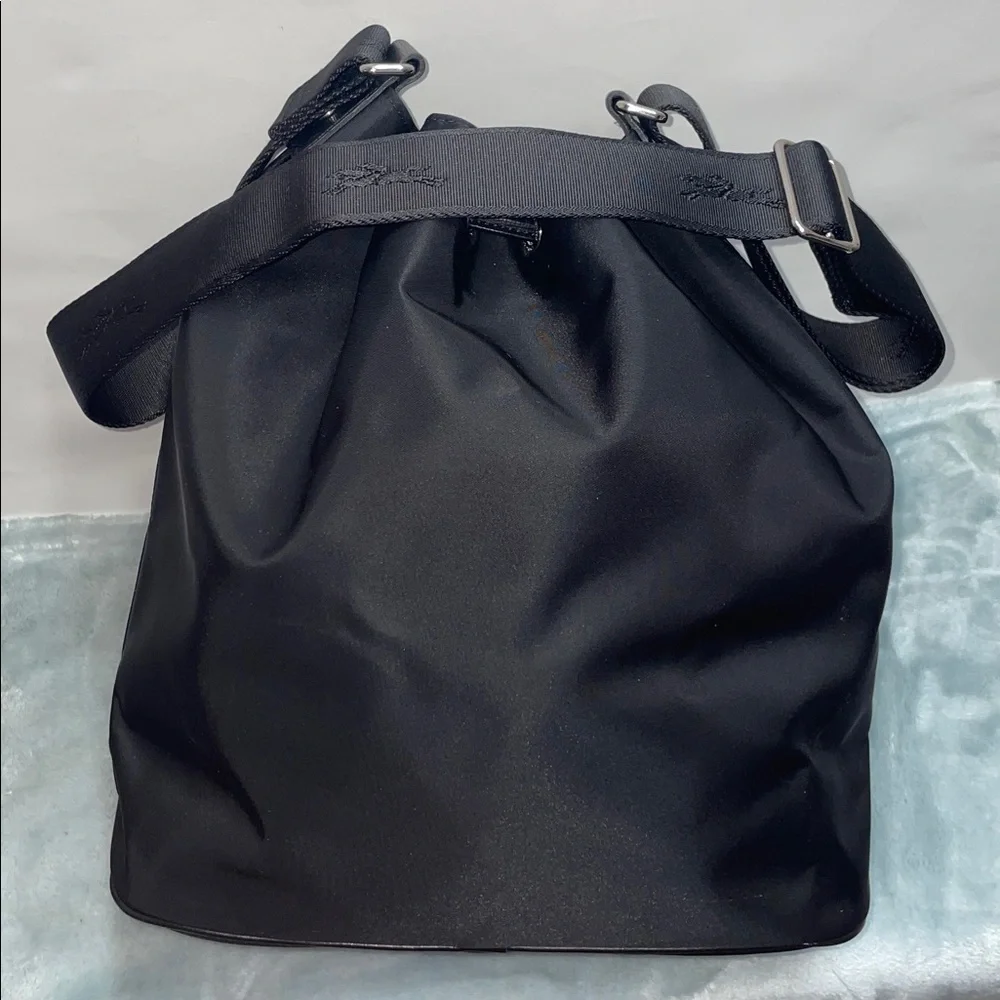 Longchamp Large ‘Le Pliage’ Neoprene Bucket Bag - Picture 2 of 16